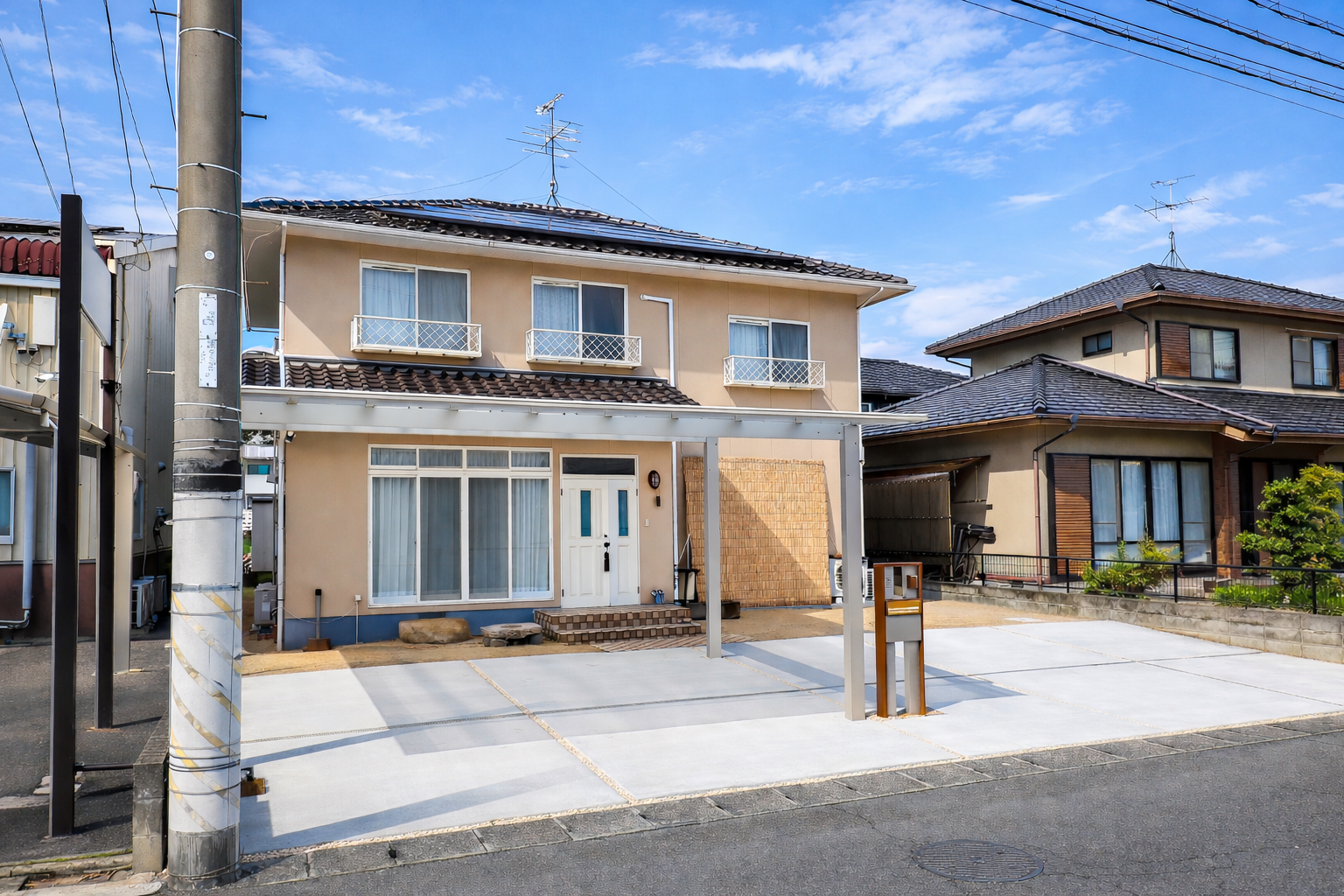 岡山市で施工したシンプルデザインのカーポート外構